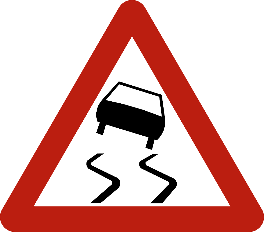 A15 : A15 - Chaussée glissante. La route peut être particulièrement glissante (pluie, verglas, gravillons, feuilles …
